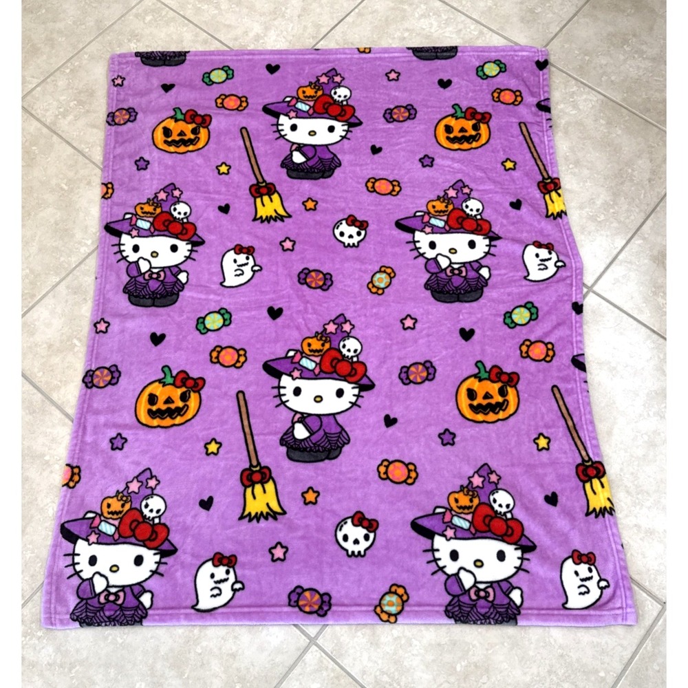 Hello Kitty Sanrio Purple Halloween 47x38 Silk Touch Throw Blanket Sweets & Spel